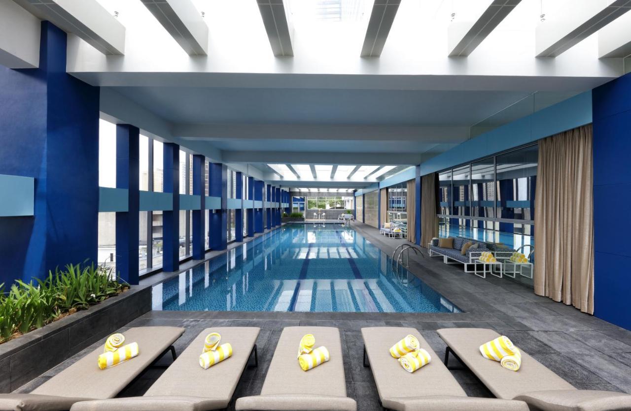 Makati Diamond Residences Makati City Exterior photo The swimming pool at the hotel