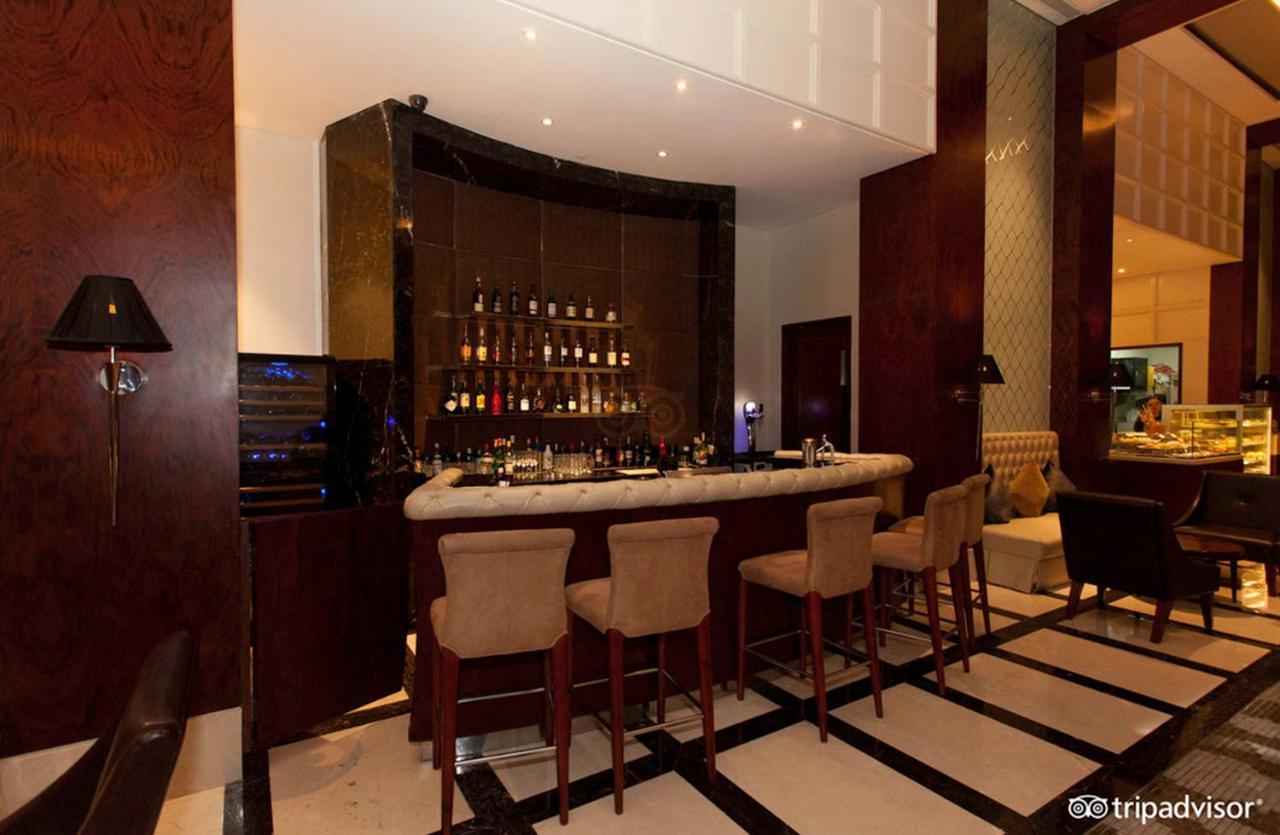 Makati Diamond Residences Makati City Exterior photo The bar at the hotel