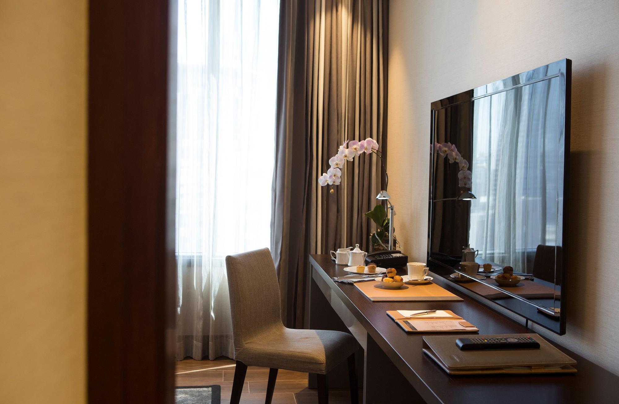 Makati Diamond Residences Makati City Exterior photo A room at the hotel