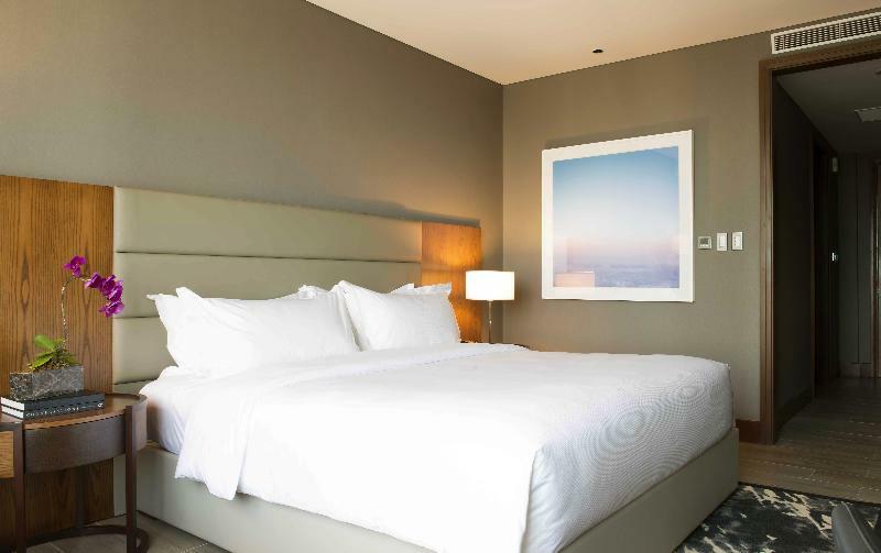 Makati Diamond Residences Makati City Exterior photo A bedroom at the hotel