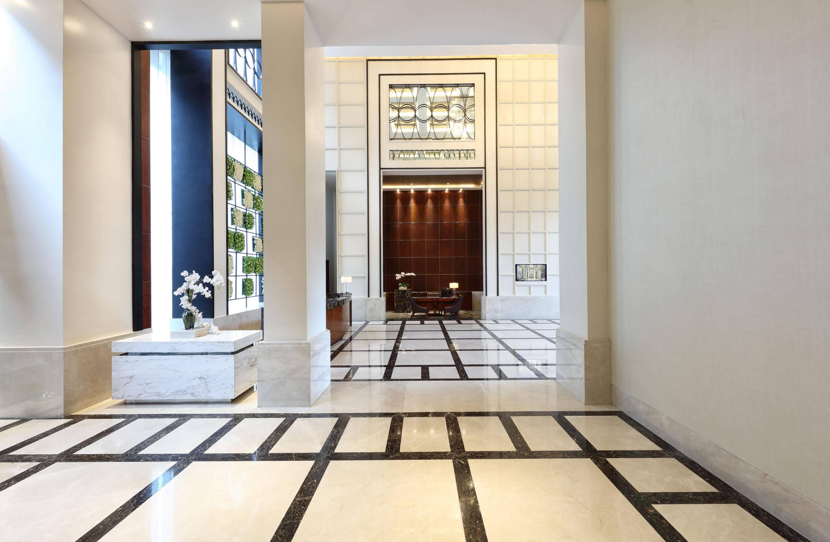 Makati Diamond Residences Makati City Exterior photo The lobby of the hotel